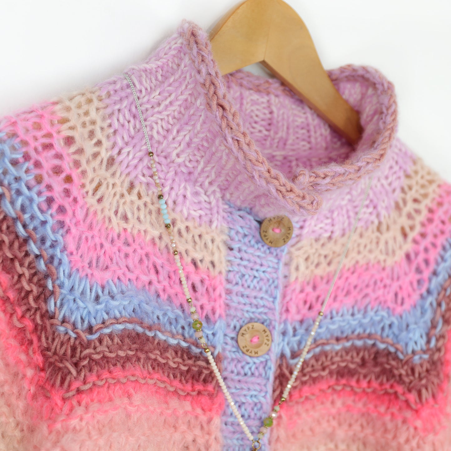 Knitting Kit – MYPZ top-down bomber cardigan Blush en Rouge No10 (ENG-NL-DE)