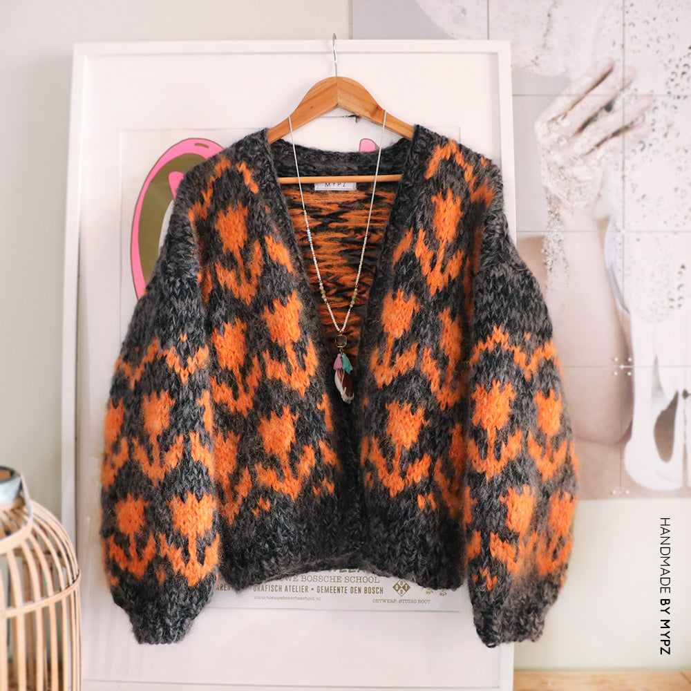 Knitting Kit – MYPZ Chunky Bomber Cardigan Tulips Orange No.9 (ENG-NL)